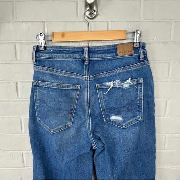 American Eagle High Rise Mom Straight Distressed Jeans Size 6 - Picture 10 of 11